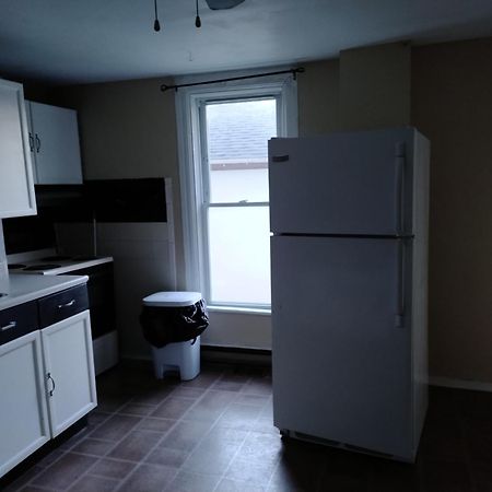 Cozy Downtown Two Bedrooms Free Parking Кингстон Экстерьер фото