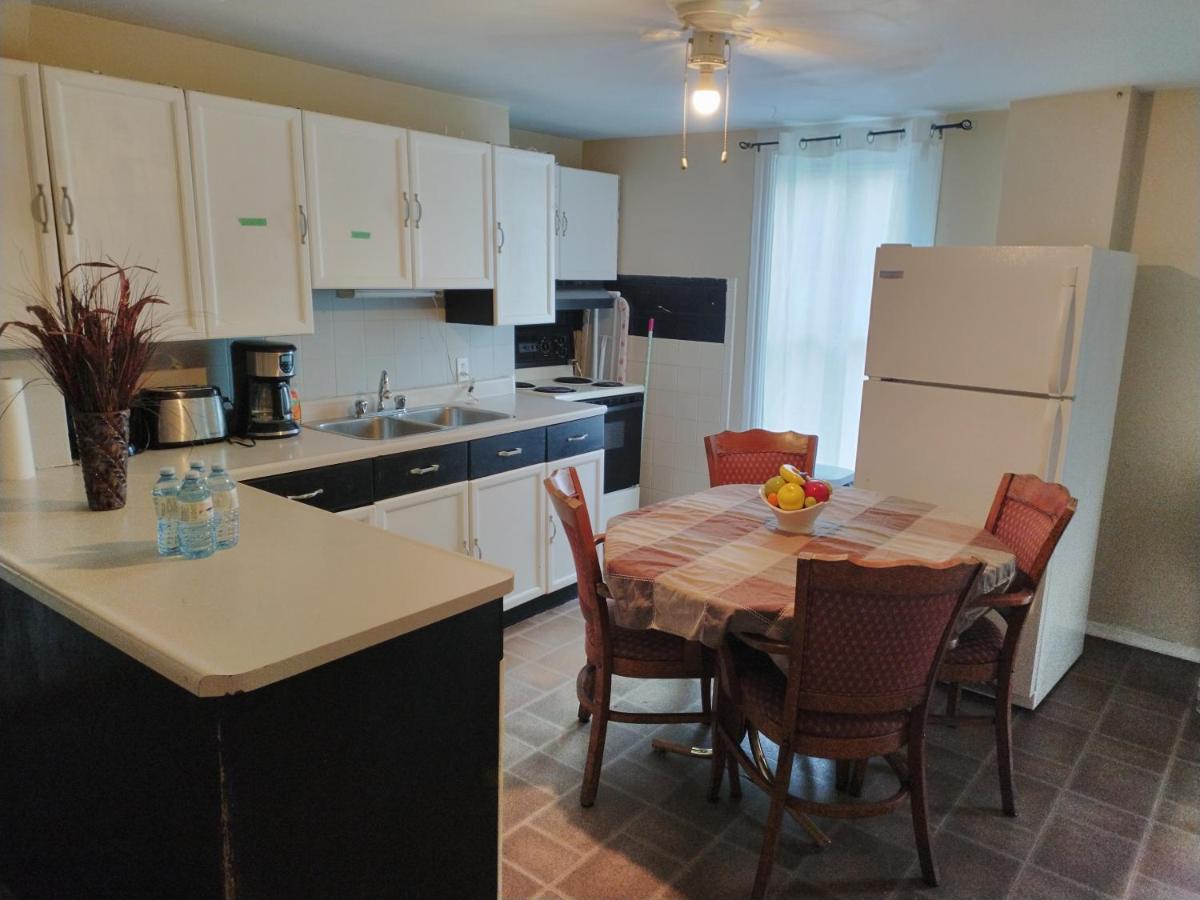 Cozy Downtown Two Bedrooms Free Parking Кингстон Экстерьер фото