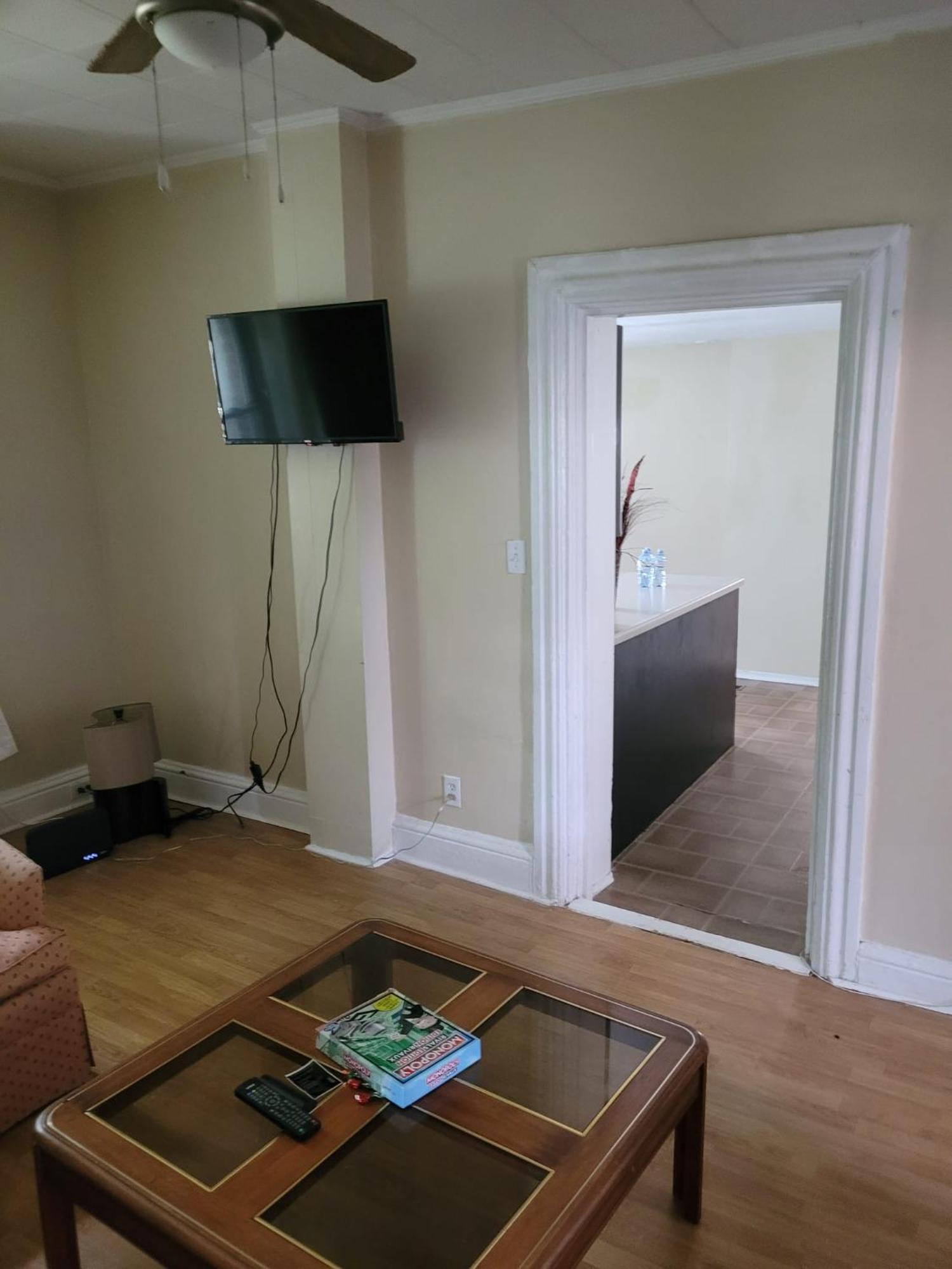 Cozy Downtown Two Bedrooms Free Parking Кингстон Экстерьер фото