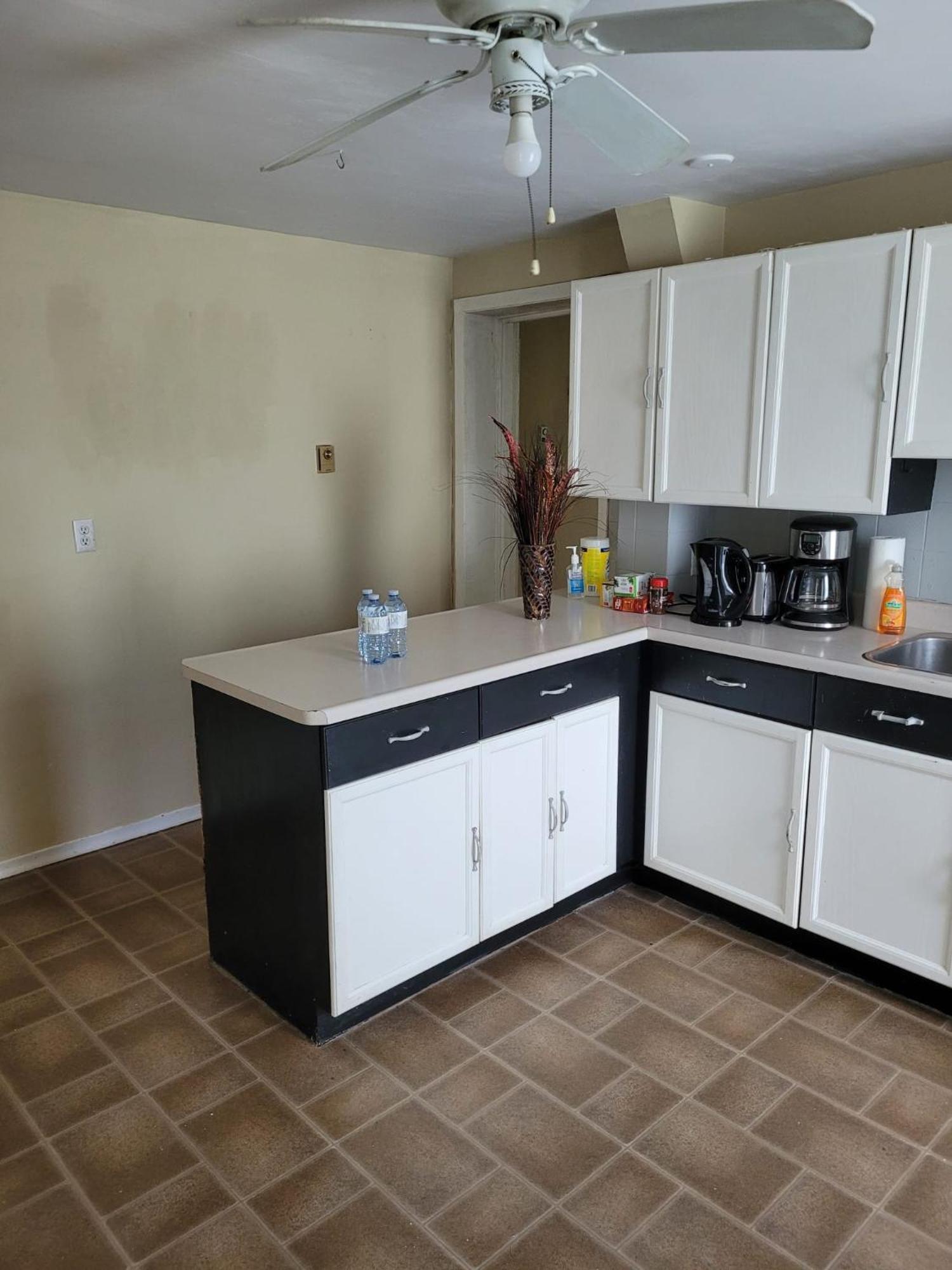 Cozy Downtown Two Bedrooms Free Parking Кингстон Экстерьер фото