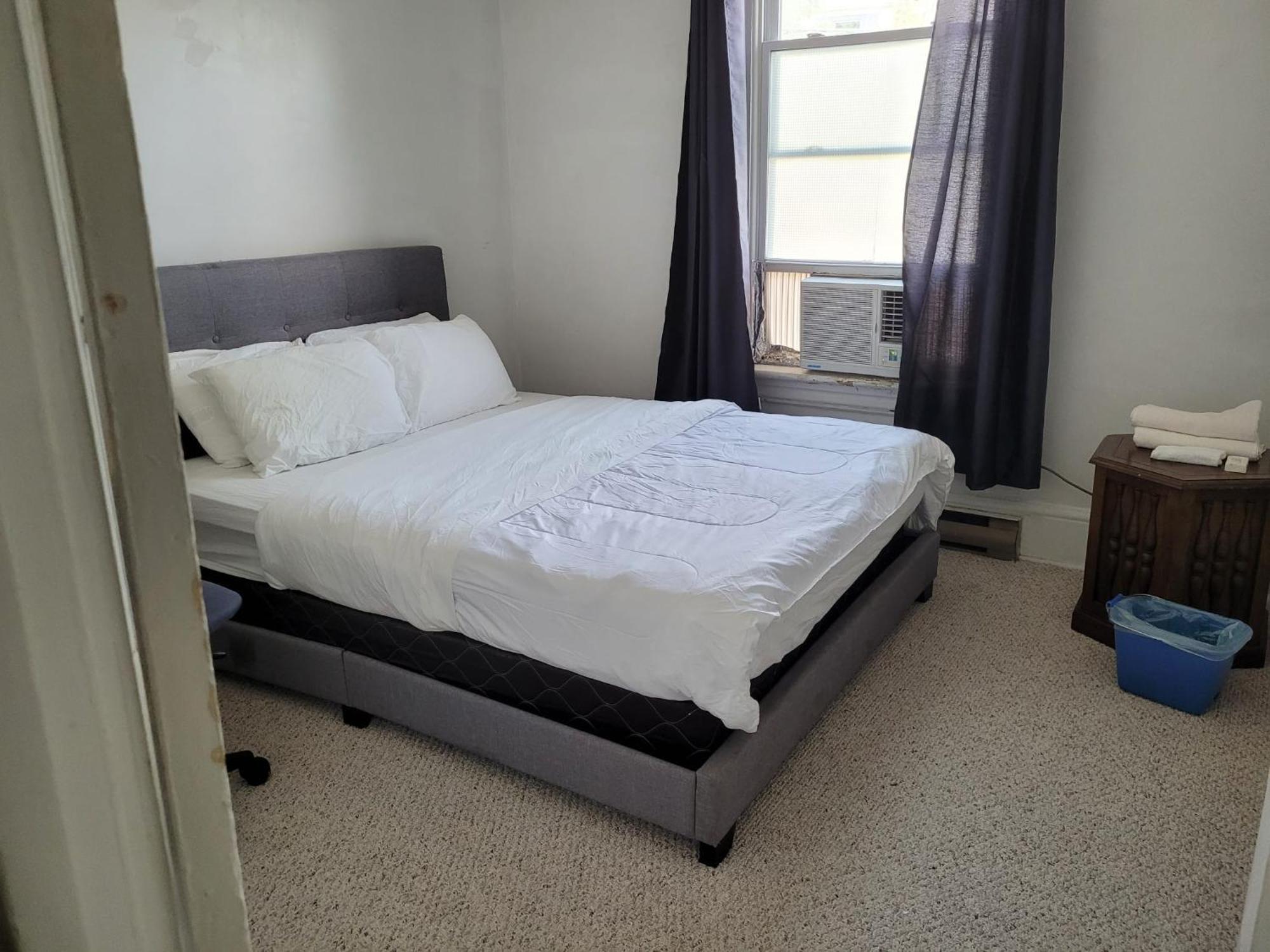 Cozy Downtown Two Bedrooms Free Parking Кингстон Экстерьер фото